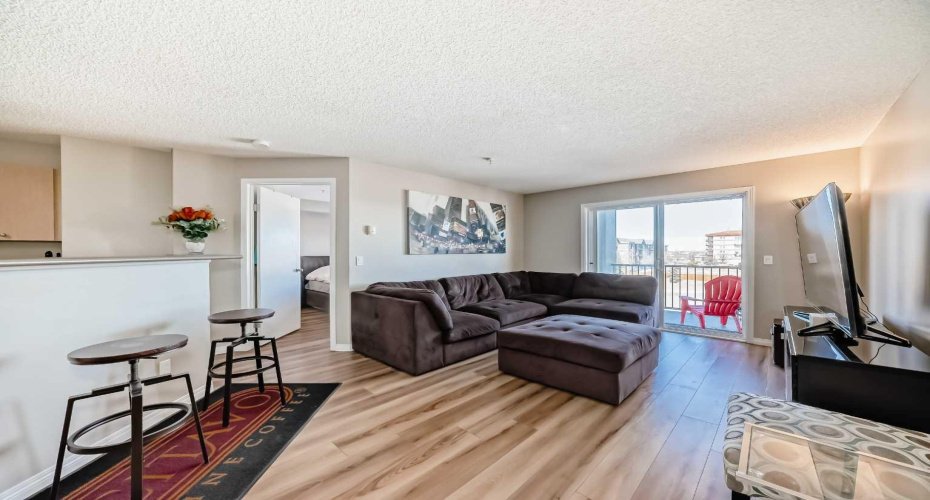 304 Mackenzie Way, Airdrie, Alberta T4B 3H6, 2 Bedrooms Bedrooms, ,2 BathroomsBathrooms,Residential,For Sale,Mackenzie,A2294862