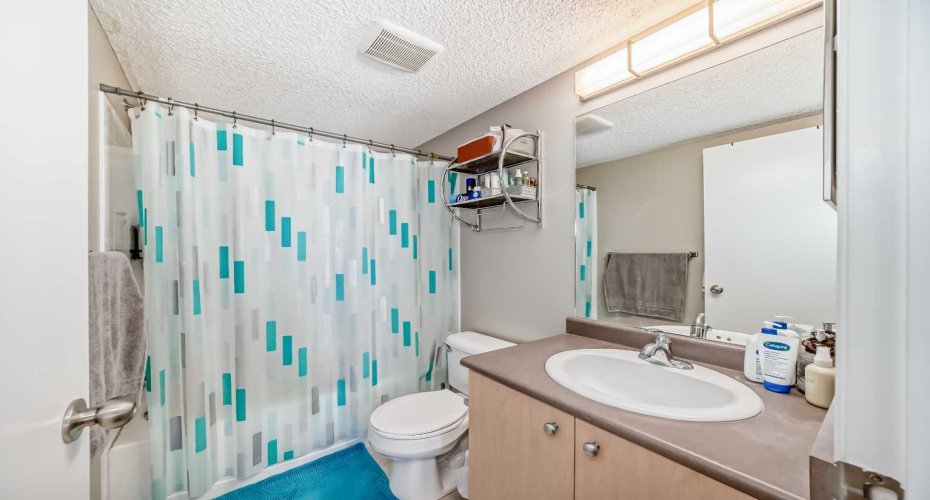 304 Mackenzie Way, Airdrie, Alberta T4B 3H6, 2 Bedrooms Bedrooms, ,2 BathroomsBathrooms,Residential,For Sale,Mackenzie,A2294862