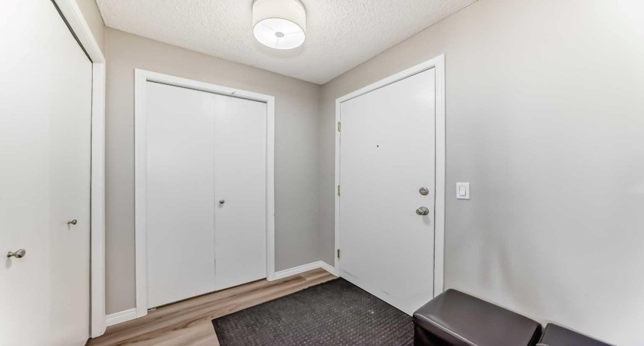 304 Mackenzie Way, Airdrie, Alberta T4B 3H6, 2 Bedrooms Bedrooms, ,2 BathroomsBathrooms,Residential,For Sale,Mackenzie,A2294862