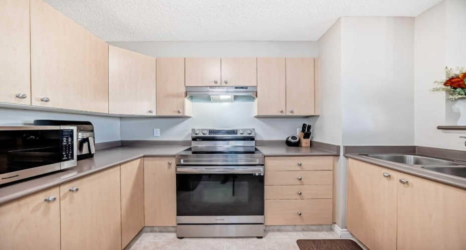 304 Mackenzie Way, Airdrie, Alberta T4B 3H6, 2 Bedrooms Bedrooms, ,2 BathroomsBathrooms,Residential,For Sale,Mackenzie,A2294862