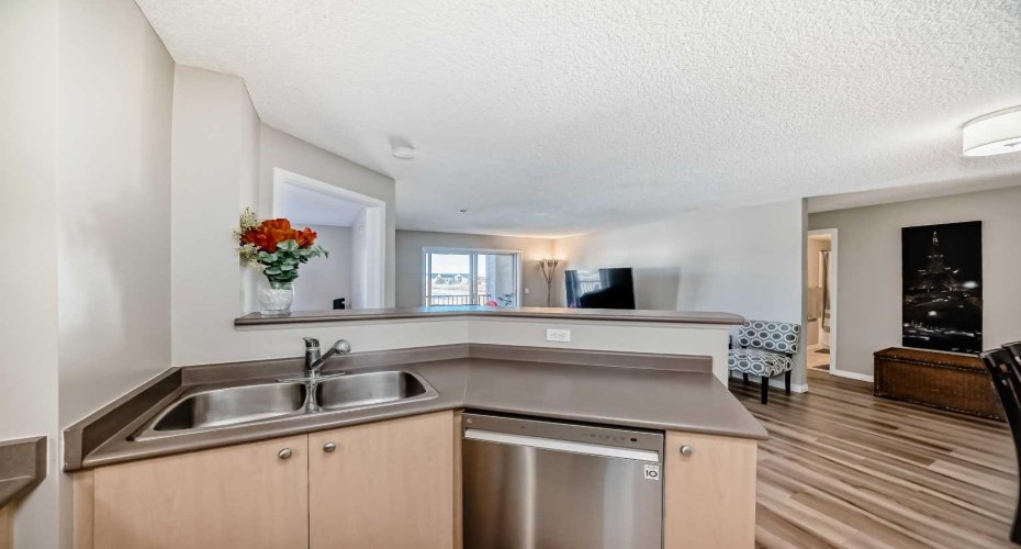 304 Mackenzie Way, Airdrie, Alberta T4B 3H6, 2 Bedrooms Bedrooms, ,2 BathroomsBathrooms,Residential,For Sale,Mackenzie,A2294862