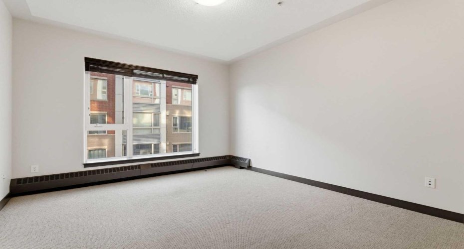 Huge Primary Room, West Facing Window
