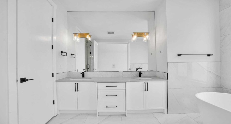 2823 29 Street, Calgary, Alberta T3E2K7, 5 Bedrooms Bedrooms, ,3 BathroomsBathrooms,Residential,For Sale,29,A2294139