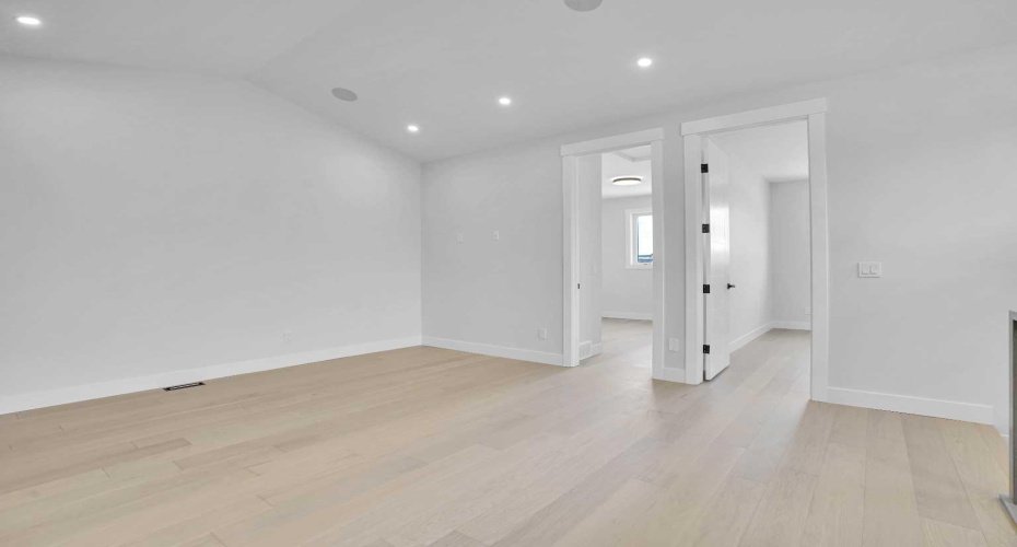 2823 29 Street, Calgary, Alberta T3E2K7, 5 Bedrooms Bedrooms, ,3 BathroomsBathrooms,Residential,For Sale,29,A2294139