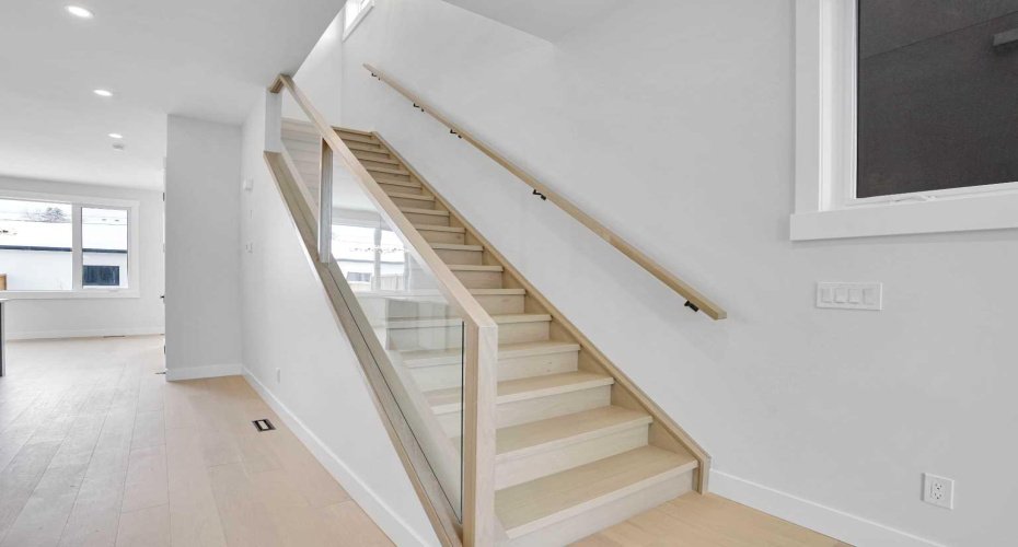 2823 29 Street, Calgary, Alberta T3E2K7, 5 Bedrooms Bedrooms, ,3 BathroomsBathrooms,Residential,For Sale,29,A2294139