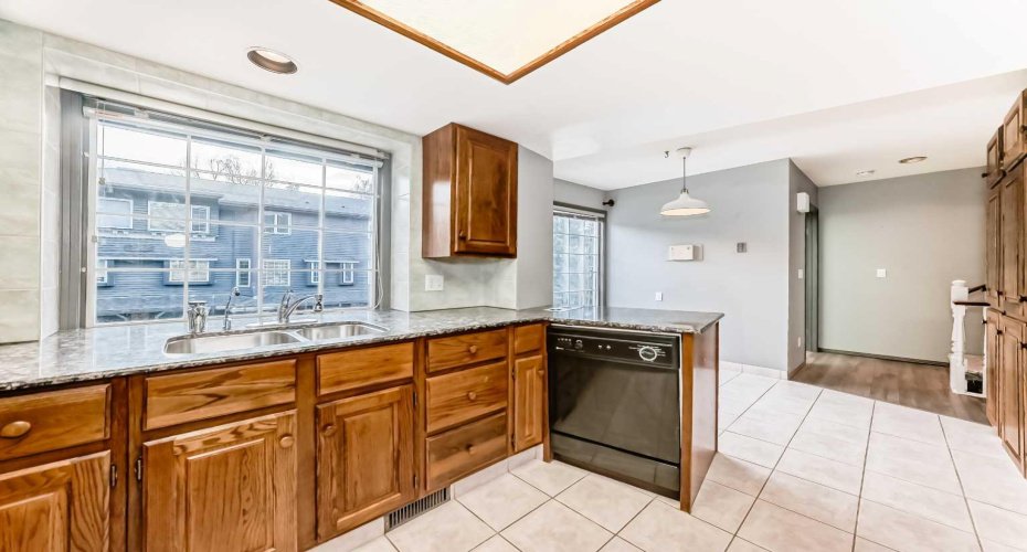 4037 42 Street, Calgary, Alberta T3A 2M9, 2 Bedrooms Bedrooms, ,3 BathroomsBathrooms,Residential,For Sale,42,A2294839