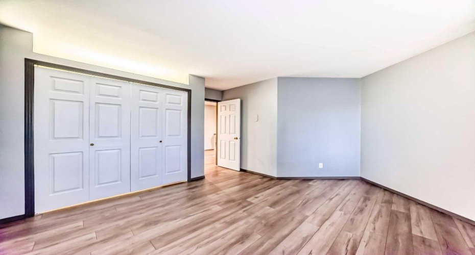 4037 42 Street, Calgary, Alberta T3A 2M9, 2 Bedrooms Bedrooms, ,3 BathroomsBathrooms,Residential,For Sale,42,A2294839