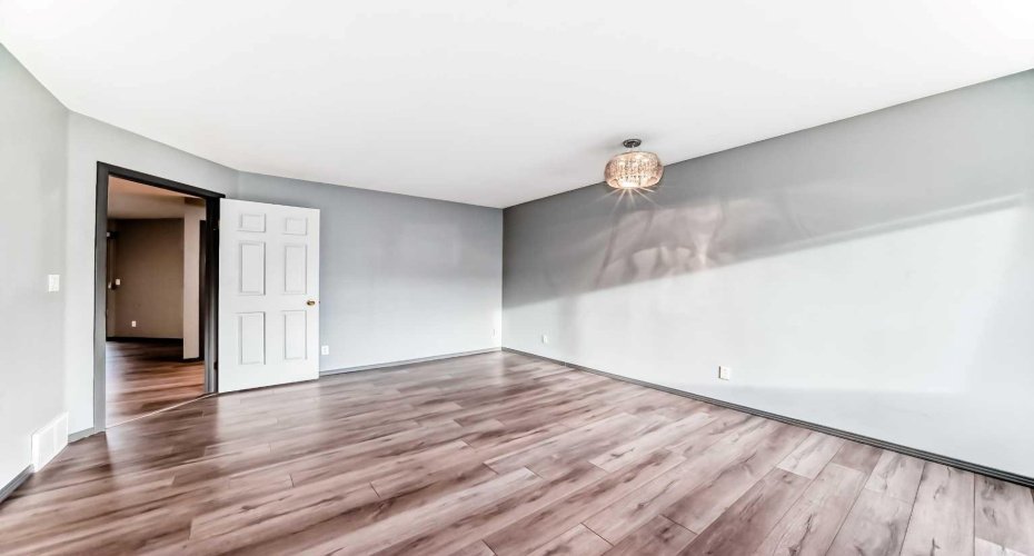 4037 42 Street, Calgary, Alberta T3A 2M9, 2 Bedrooms Bedrooms, ,3 BathroomsBathrooms,Residential,For Sale,42,A2294839