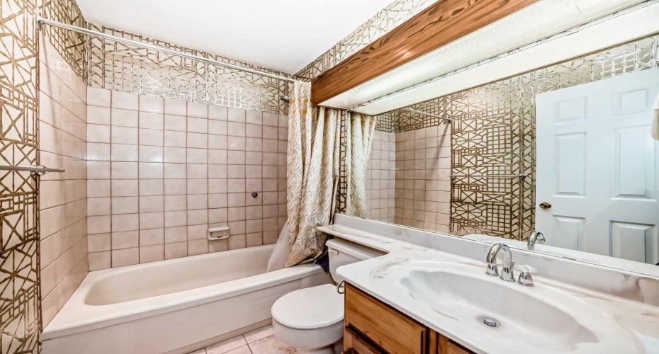 4037 42 Street, Calgary, Alberta T3A 2M9, 2 Bedrooms Bedrooms, ,3 BathroomsBathrooms,Residential,For Sale,42,A2294839