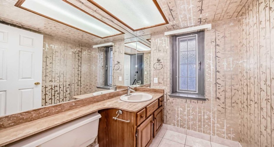 4037 42 Street, Calgary, Alberta T3A 2M9, 2 Bedrooms Bedrooms, ,3 BathroomsBathrooms,Residential,For Sale,42,A2294839