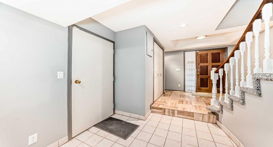 4037 42 Street, Calgary, Alberta T3A 2M9, 2 Bedrooms Bedrooms, ,3 BathroomsBathrooms,Residential,For Sale,42,A2294839