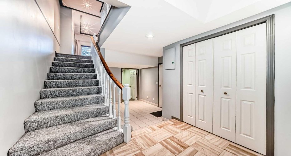 4037 42 Street, Calgary, Alberta T3A 2M9, 2 Bedrooms Bedrooms, ,3 BathroomsBathrooms,Residential,For Sale,42,A2294839