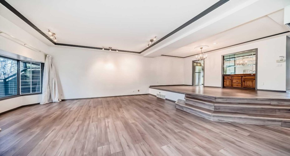 4037 42 Street, Calgary, Alberta T3A 2M9, 2 Bedrooms Bedrooms, ,3 BathroomsBathrooms,Residential,For Sale,42,A2294839