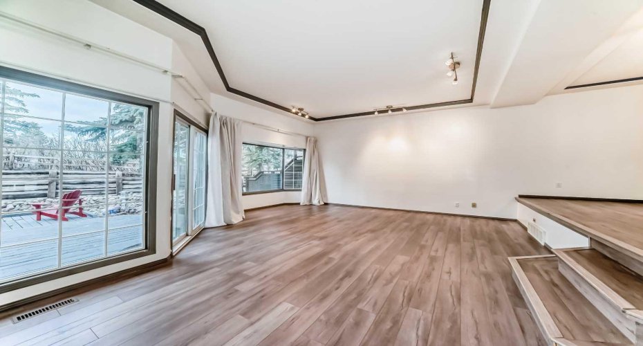 4037 42 Street, Calgary, Alberta T3A 2M9, 2 Bedrooms Bedrooms, ,3 BathroomsBathrooms,Residential,For Sale,42,A2294839
