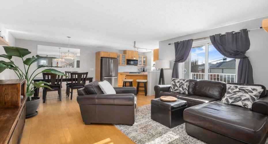 7171 Coach Hill Road, Calgary, Alberta T3H 3R7, 2 Bedrooms Bedrooms, ,2 BathroomsBathrooms,Residential,For Sale,Coach Hill,A2294909