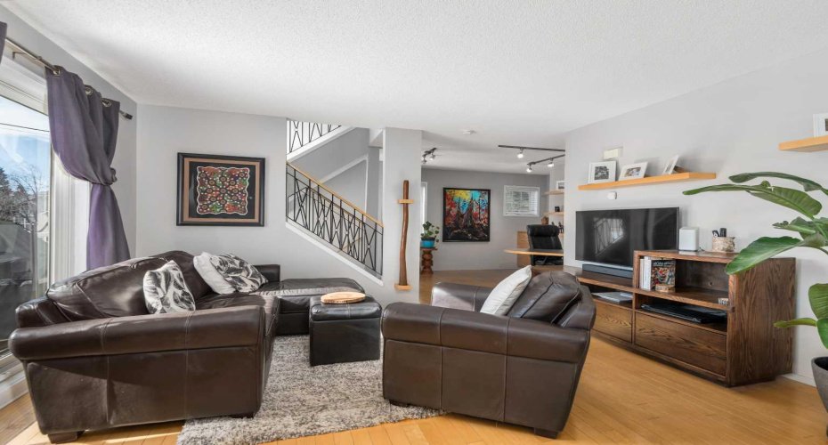 7171 Coach Hill Road, Calgary, Alberta T3H 3R7, 2 Bedrooms Bedrooms, ,2 BathroomsBathrooms,Residential,For Sale,Coach Hill,A2294909