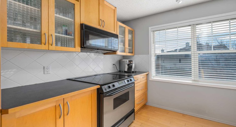 7171 Coach Hill Road, Calgary, Alberta T3H 3R7, 2 Bedrooms Bedrooms, ,2 BathroomsBathrooms,Residential,For Sale,Coach Hill,A2294909
