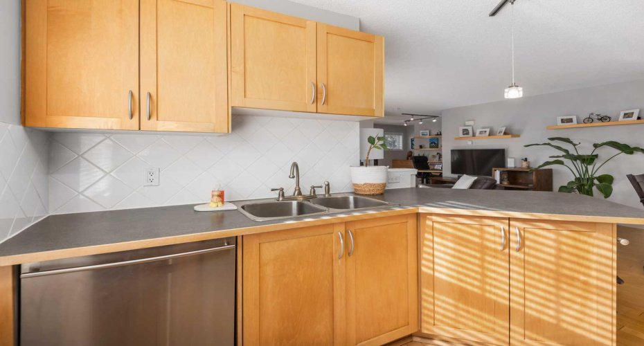 7171 Coach Hill Road, Calgary, Alberta T3H 3R7, 2 Bedrooms Bedrooms, ,2 BathroomsBathrooms,Residential,For Sale,Coach Hill,A2294909