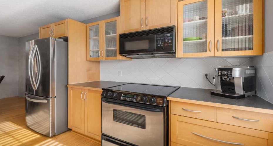 7171 Coach Hill Road, Calgary, Alberta T3H 3R7, 2 Bedrooms Bedrooms, ,2 BathroomsBathrooms,Residential,For Sale,Coach Hill,A2294909