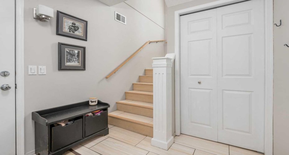 7171 Coach Hill Road, Calgary, Alberta T3H 3R7, 2 Bedrooms Bedrooms, ,2 BathroomsBathrooms,Residential,For Sale,Coach Hill,A2294909
