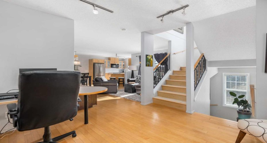 7171 Coach Hill Road, Calgary, Alberta T3H 3R7, 2 Bedrooms Bedrooms, ,2 BathroomsBathrooms,Residential,For Sale,Coach Hill,A2294909