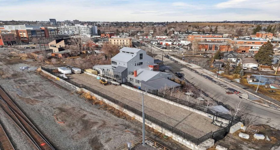 1015 11 Street, Calgary, Alberta T2T 2T2, ,Commercial,For Sale,11,A2274807