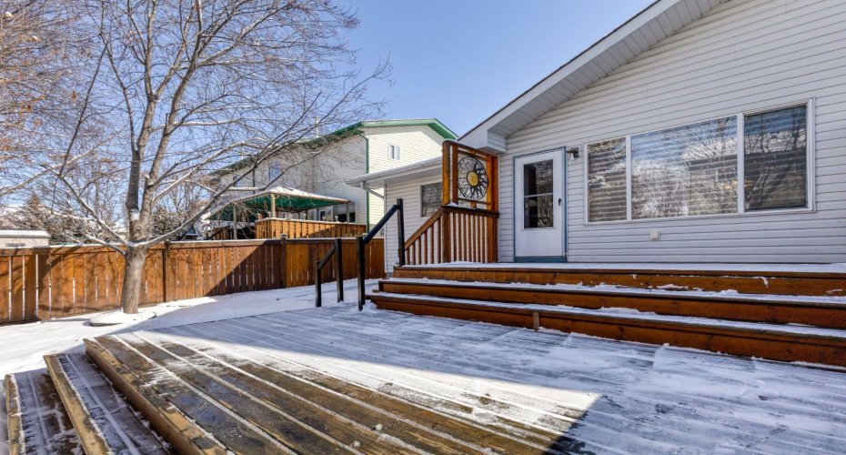 108 Quigley Close, Cochrane, Alberta T4C 1S4, 4 Bedrooms Bedrooms, ,3 BathroomsBathrooms,Residential,For Sale,Quigley,A2292444