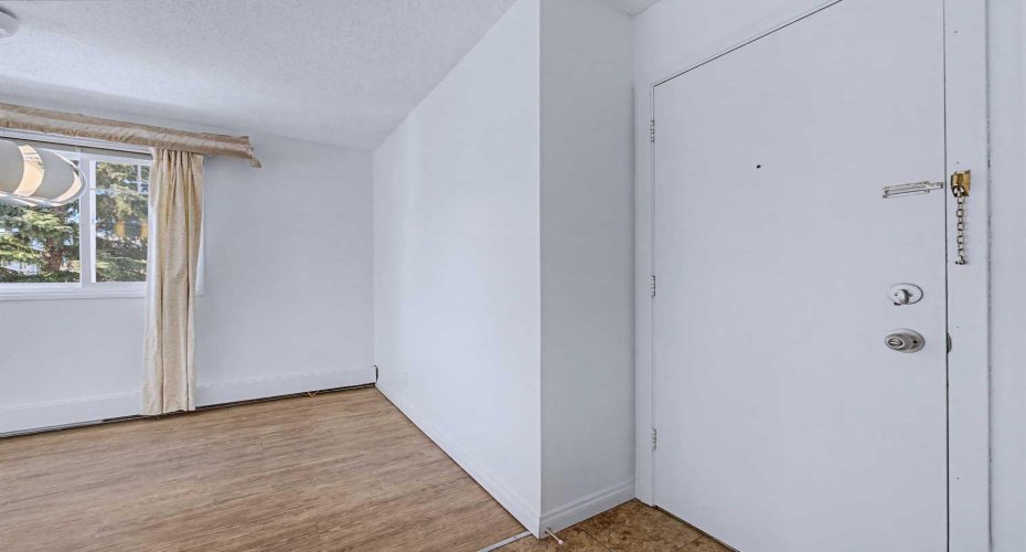 5601 Dalton Drive, Calgary, Alberta T3A 2E2, 2 Bedrooms Bedrooms, ,1 BathroomBathrooms,Residential,For Sale,Dalton,A2292743