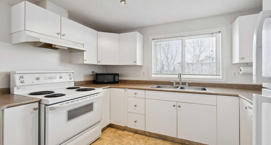 604 8 Street, Airdrie, Alberta T4B 2W4, 2 Bedrooms Bedrooms, ,2 BathroomsBathrooms,Residential,For Sale,8,A2293472