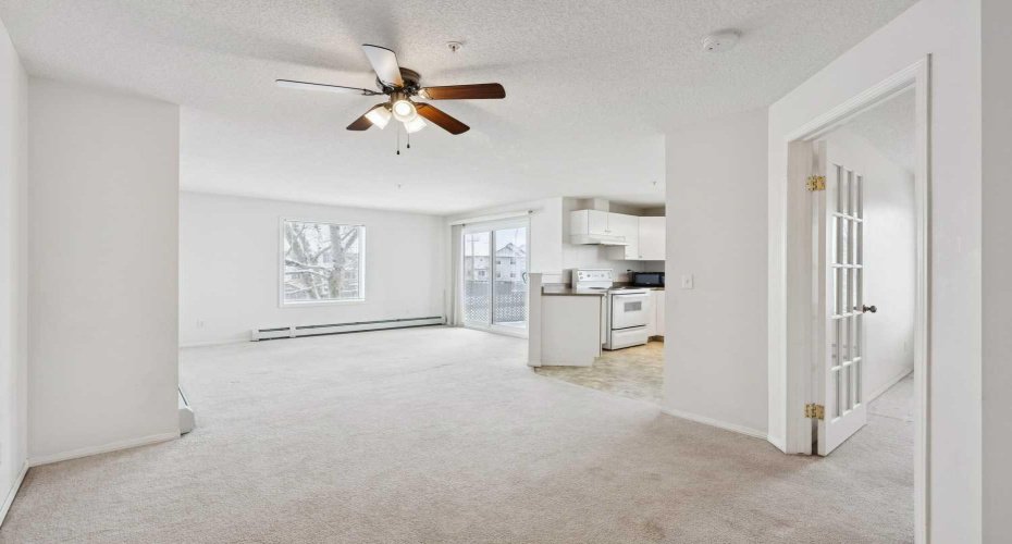 Inviting space, nice and bright!