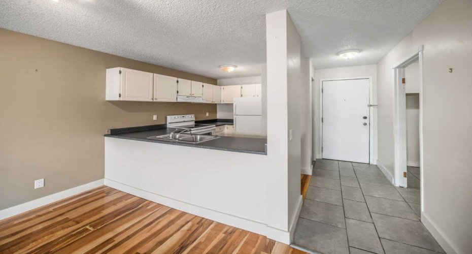 1915 26 Street, Calgary, Alberta T3E 2A2, 2 Bedrooms Bedrooms, ,1 BathroomBathrooms,Residential,For Sale,26,A2293531