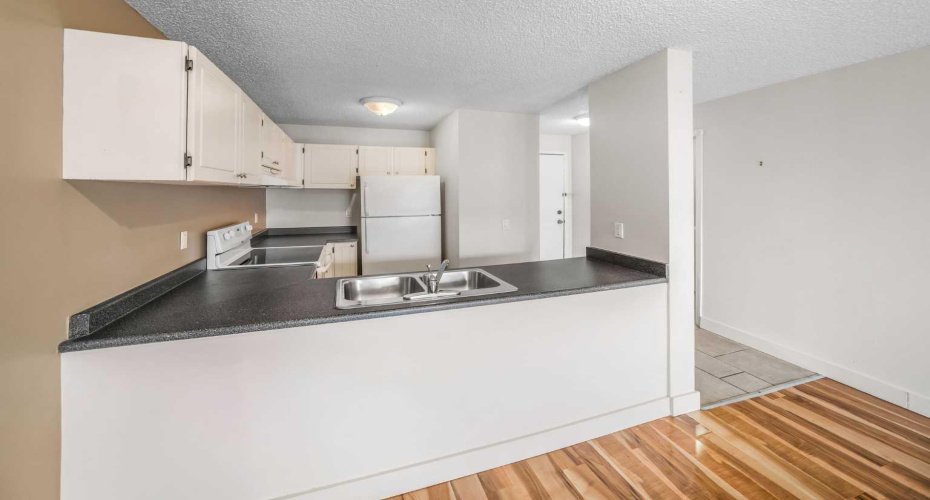1915 26 Street, Calgary, Alberta T3E 2A2, 2 Bedrooms Bedrooms, ,1 BathroomBathrooms,Residential,For Sale,26,A2293531