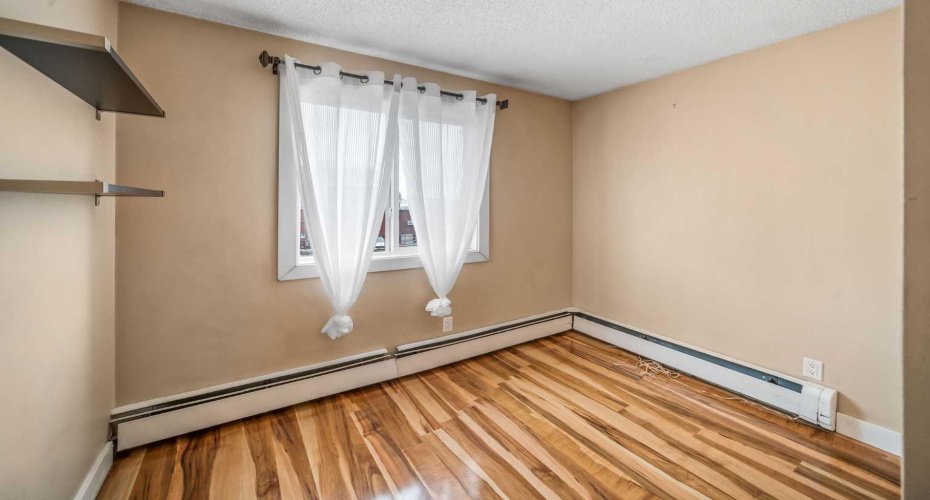 1915 26 Street, Calgary, Alberta T3E 2A2, 2 Bedrooms Bedrooms, ,1 BathroomBathrooms,Residential,For Sale,26,A2293531