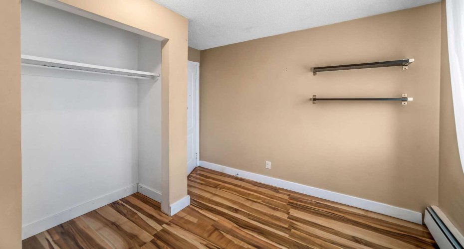 1915 26 Street, Calgary, Alberta T3E 2A2, 2 Bedrooms Bedrooms, ,1 BathroomBathrooms,Residential,For Sale,26,A2293531