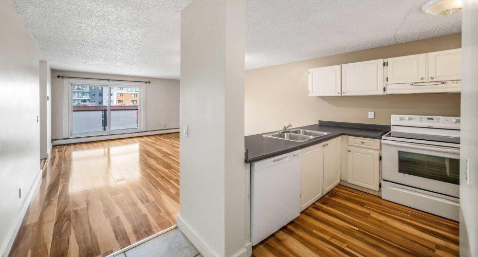 1915 26 Street, Calgary, Alberta T3E 2A2, 2 Bedrooms Bedrooms, ,1 BathroomBathrooms,Residential,For Sale,26,A2293531
