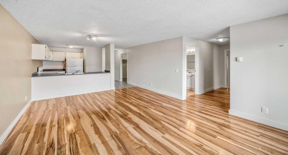 1915 26 Street, Calgary, Alberta T3E 2A2, 2 Bedrooms Bedrooms, ,1 BathroomBathrooms,Residential,For Sale,26,A2293531