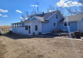 225074 Highway 583, Rural Kneehill County, Alberta T0M2A0, 4 Bedrooms Bedrooms, ,3 BathroomsBathrooms,Residential,For Sale,Highway 583,A2293848