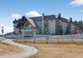 77 George Fox Trail, Cochrane, Alberta T4C 0N1, 2 Bedrooms Bedrooms, ,2 BathroomsBathrooms,Residential,For Sale,George Fox,A2295000