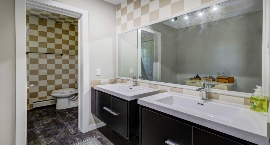 150 9 Street, Drumheller, Alberta T0J 0Y1, 4 Bedrooms Bedrooms, ,3 BathroomsBathrooms,Residential,For Sale,9,A2295079