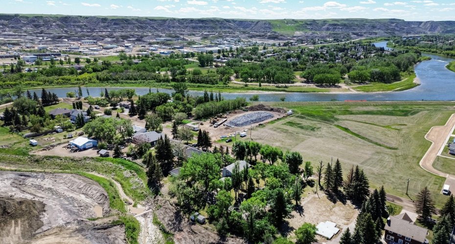 150 9 Street, Drumheller, Alberta T0J 0Y1, 4 Bedrooms Bedrooms, ,3 BathroomsBathrooms,Residential,For Sale,9,A2295079