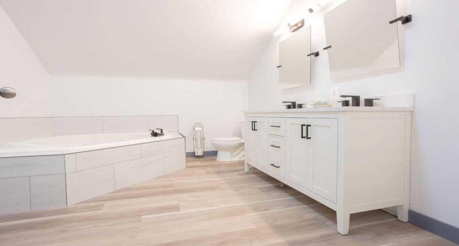 2nd Floor Main (5pc) Bathrm