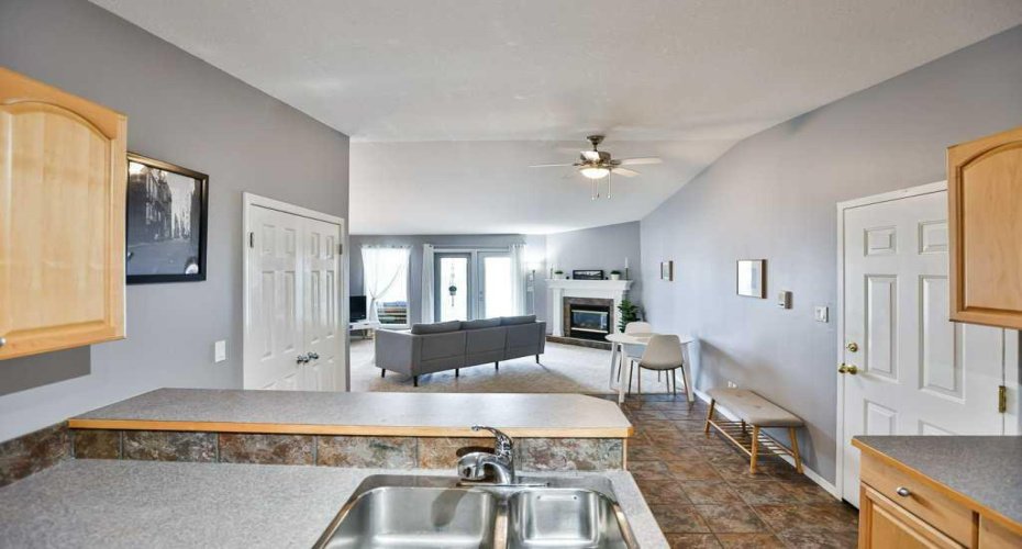 23 Chilcotin Lane, Lethbridge, Alberta T1K 7S2, 2 Bedrooms Bedrooms, ,1 BathroomBathrooms,Residential,For Sale,Chilcotin,A2295091