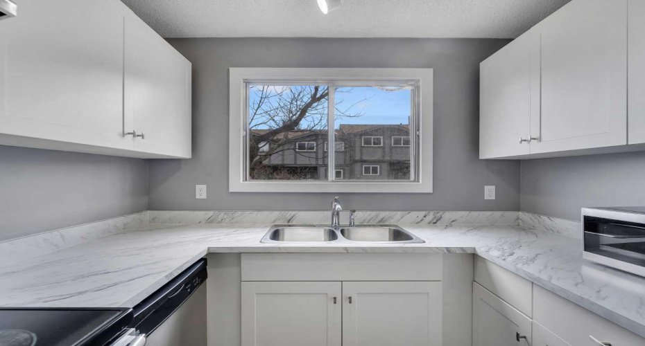 7172 Coach Hill Road, Calgary, Alberta T3H 1C8, 3 Bedrooms Bedrooms, ,2 BathroomsBathrooms,Residential,For Sale,Coach Hill,A2295099