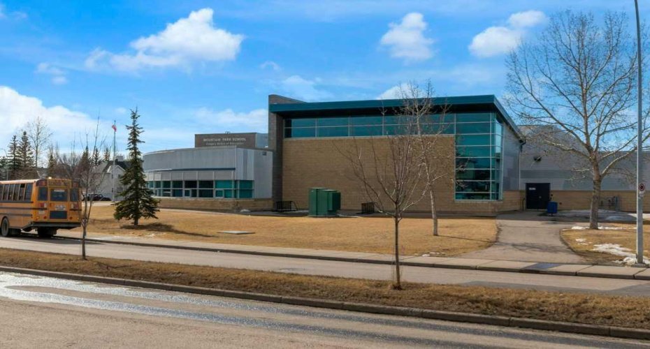 14712 Mt Mckenzie Drive, Calgary, Alberta T2Z2V1, 4 Bedrooms Bedrooms, ,2 BathroomsBathrooms,Residential,For Sale,Mt Mckenzie,A2295101