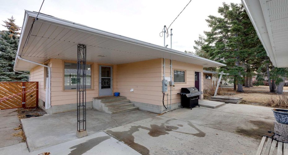 513 Memorial Avenue, Vulcan, Alberta T0L 2B0, 5 Bedrooms Bedrooms, ,4 BathroomsBathrooms,Residential,For Sale,Memorial,A2295102