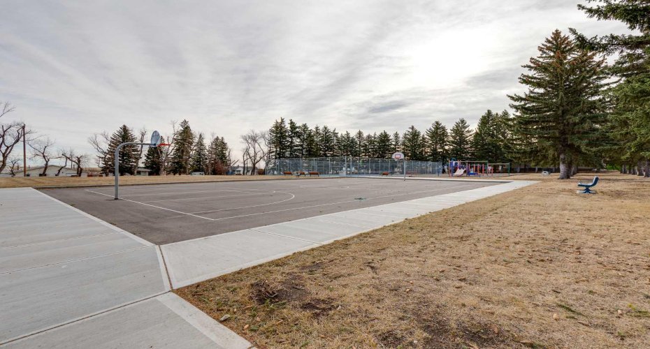 513 Memorial Avenue, Vulcan, Alberta T0L 2B0, 5 Bedrooms Bedrooms, ,4 BathroomsBathrooms,Residential,For Sale,Memorial,A2295102