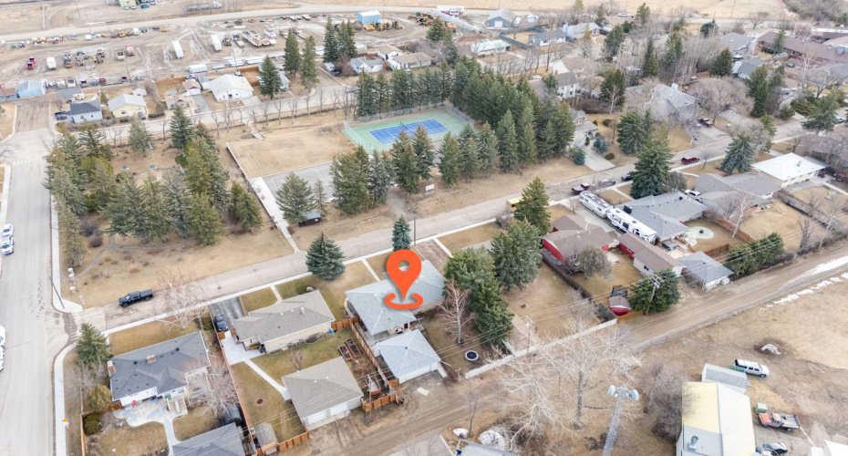 513 Memorial Avenue, Vulcan, Alberta T0L 2B0, 5 Bedrooms Bedrooms, ,4 BathroomsBathrooms,Residential,For Sale,Memorial,A2295102