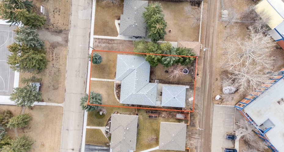 513 Memorial Avenue, Vulcan, Alberta T0L 2B0, 5 Bedrooms Bedrooms, ,4 BathroomsBathrooms,Residential,For Sale,Memorial,A2295102