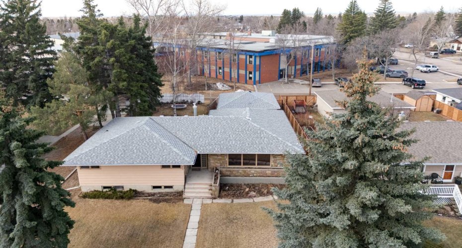 513 Memorial Avenue, Vulcan, Alberta T0L 2B0, 5 Bedrooms Bedrooms, ,4 BathroomsBathrooms,Residential,For Sale,Memorial,A2295102