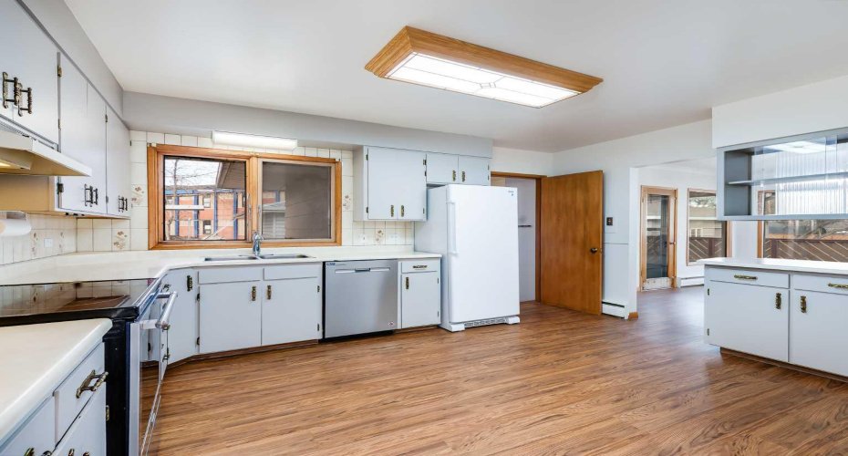 513 Memorial Avenue, Vulcan, Alberta T0L 2B0, 5 Bedrooms Bedrooms, ,4 BathroomsBathrooms,Residential,For Sale,Memorial,A2295102